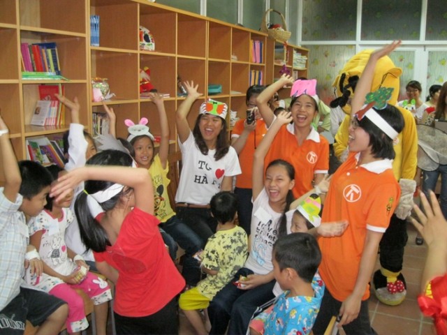 CLB Yêu sách Thái Hà tổ chức chương trình "niềm tin cho em", tạo được không khí vui nhộn cho Lớp học